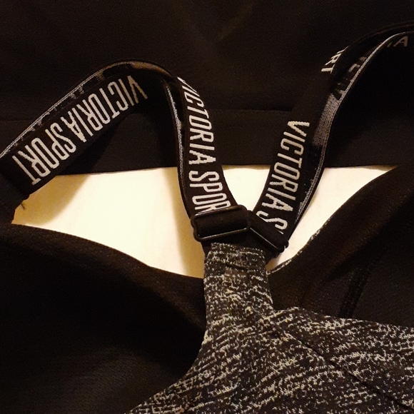 2 Victoria secret sport BRAS - Picture 8 of 8